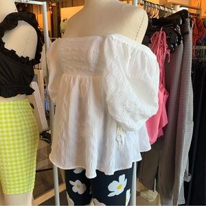 Brand New! Urban Outfitters white baby doll puff-sleeve cute top! Size xs